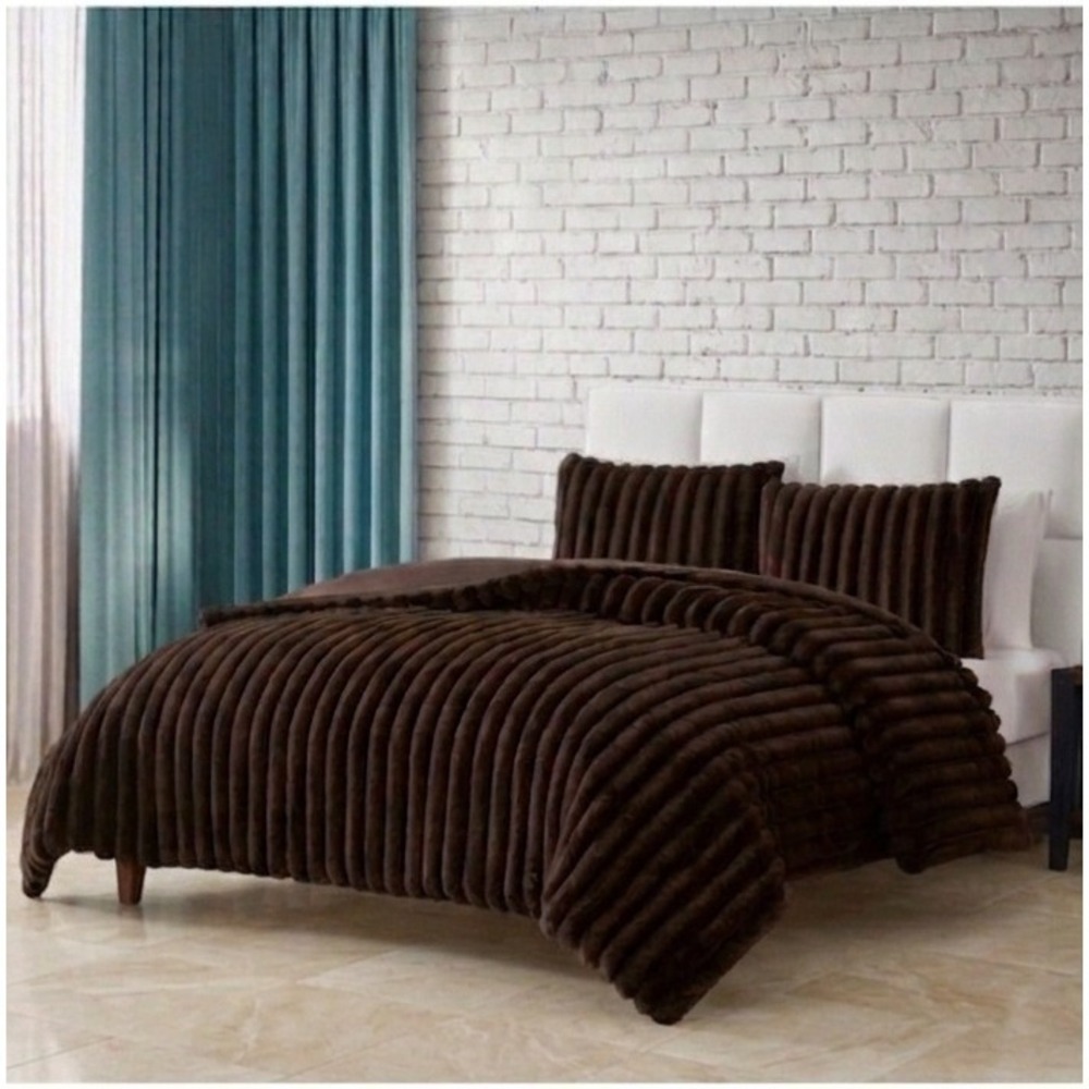 Hallmart Collectibles Queen Faux Fur Comforter Set 3 Piece Dark Brown Ribbed NEW